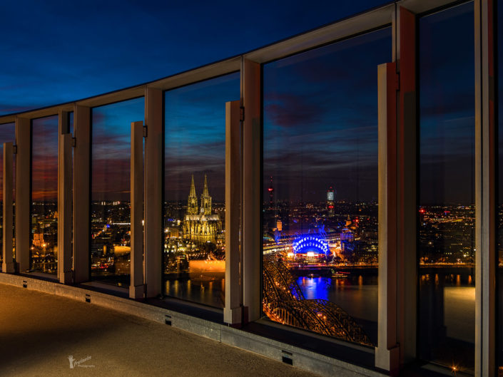 Schritt zurück | KölnTriangle 2015 Schritt zurück